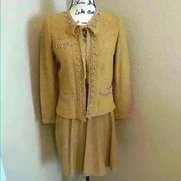 Vintage Adolfo 2 Piece Gold Suit Size 2-4 - Picture 1 of 4